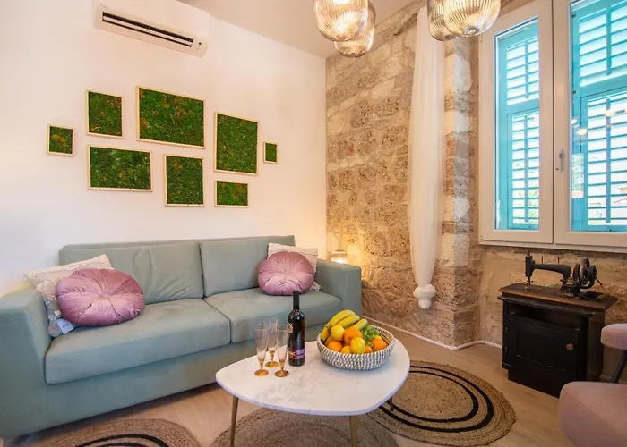 Apartments Mali Raj Komiza