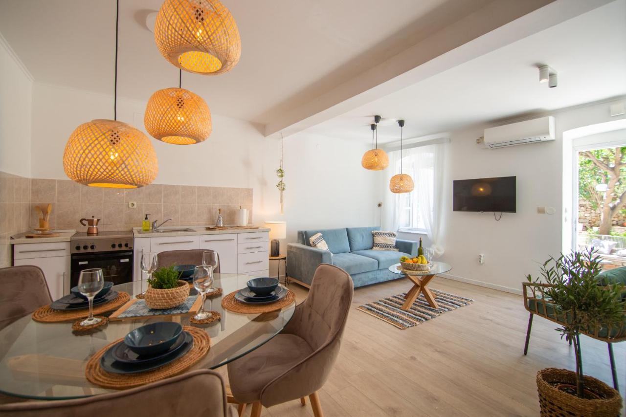 Mali Raj Apartment Komiza